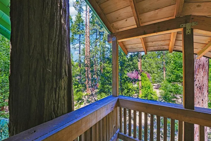 18-web-or-mls-Marian View Dr-S0105-036