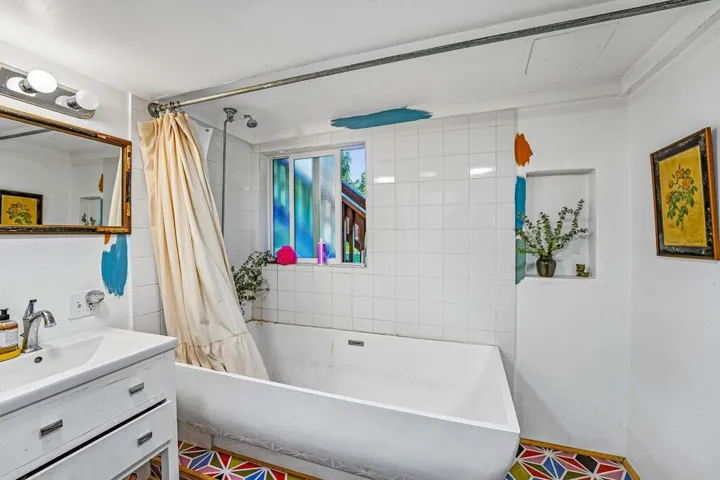 29-web-or-mls-Marian View Dr-S0105-025