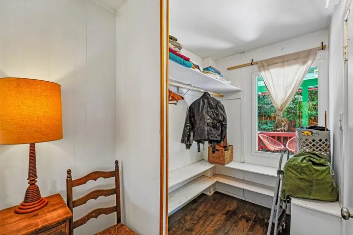 14-web-or-mls-Marian View Dr-S0105-015