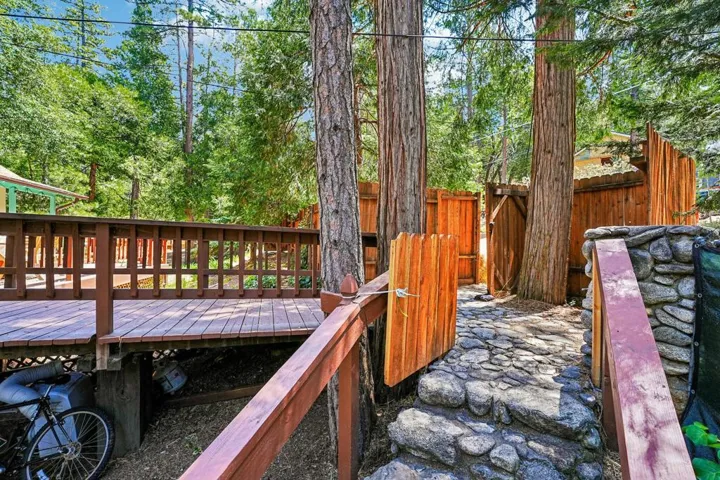 38-web-or-mls-Marian View Dr-S0105-001
