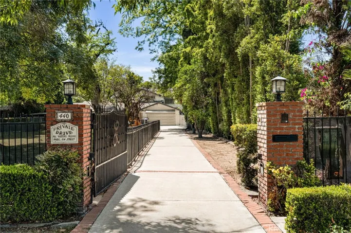440 W Main Street, Tustin, California 92780