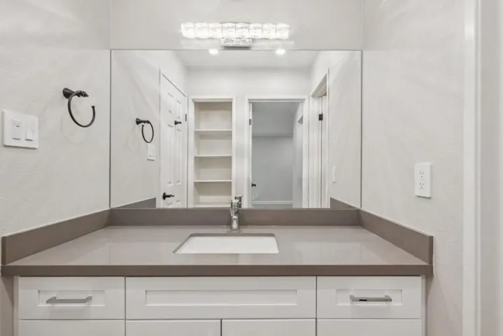 821 N Humboldt 302, San Mateo, California 94401