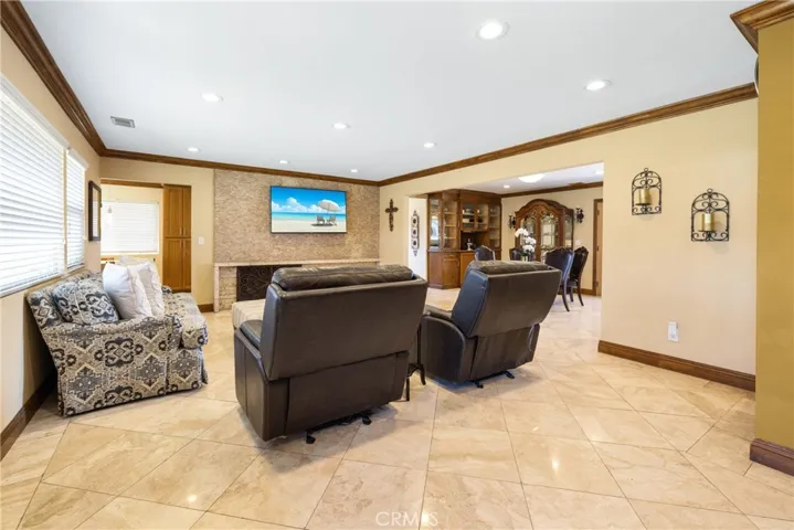 401 Holmwood Drive, Newport Beach, California 92663