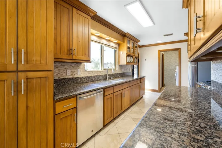 401 Holmwood Drive, Newport Beach, California 92663