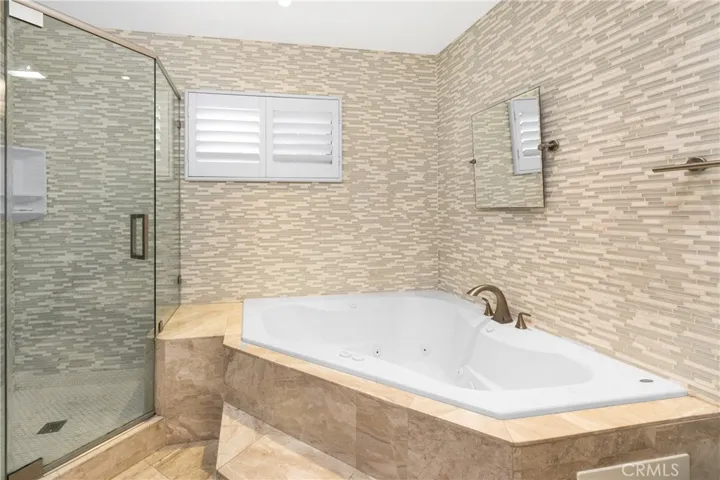 401 Holmwood Drive, Newport Beach, California 92663