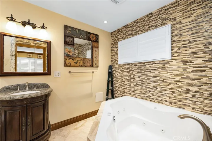 401 Holmwood Drive, Newport Beach, California 92663