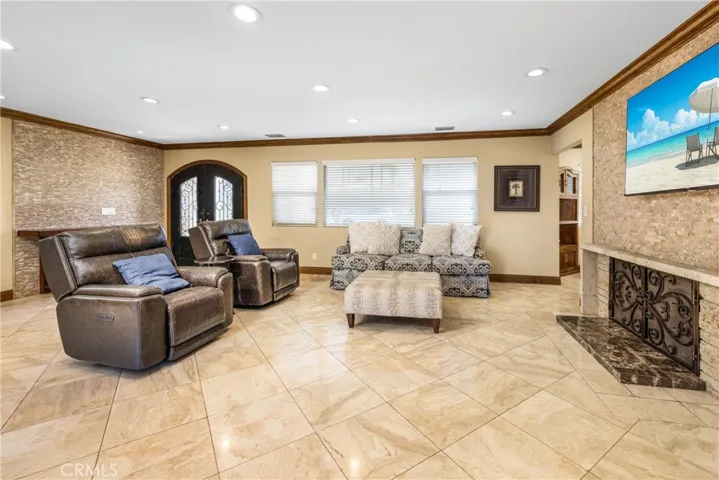 401 Holmwood Drive, Newport Beach, California 92663