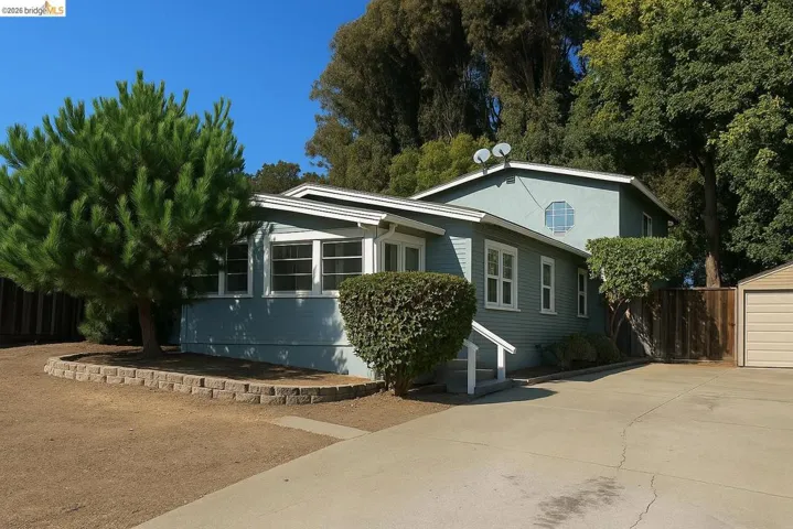 View of front of property featuring an outdoor structure