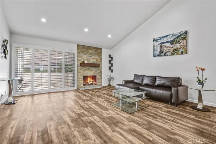 Living room. The room is staged and the fireplace is virtually enhanced.
