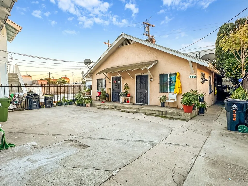 348 W Vernon Ave