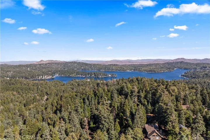 682 Buckingham Square, Lake Arrowhead, California 92352
