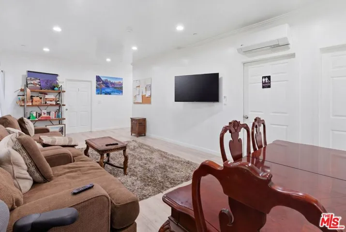1801 W 43rd Street, Los Angeles, California 90062 — photo 5