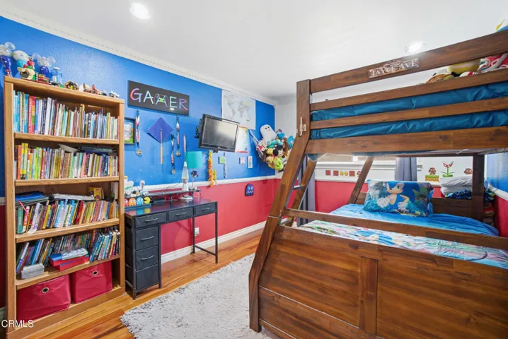 32_bedroom
