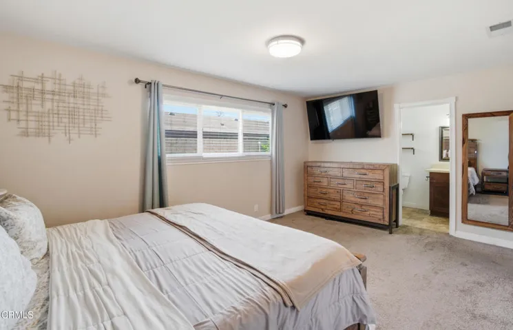 25_bedroom