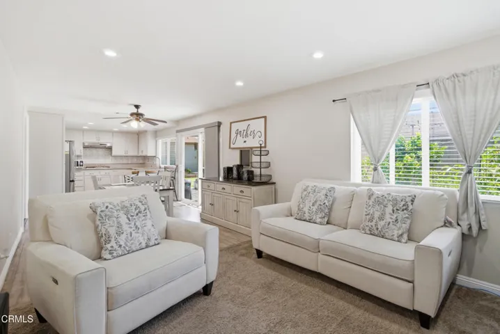 21_family room