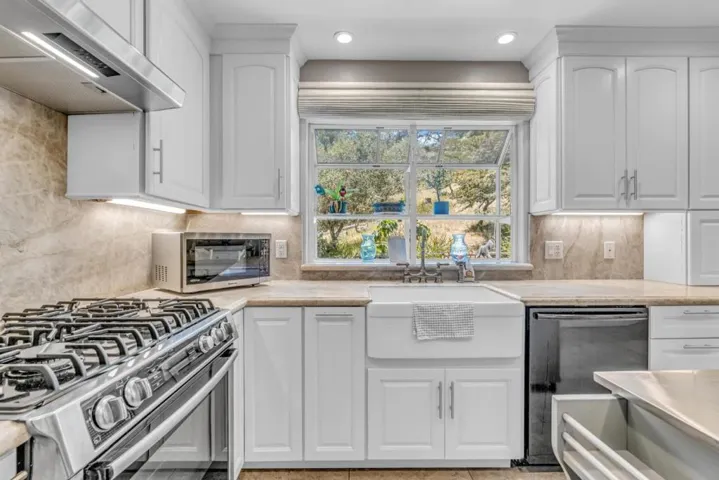425 Via Del Rey, Monterey, California 93940