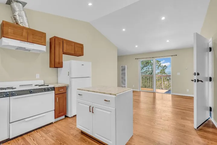 425 Via Del Rey, Monterey, California 93940