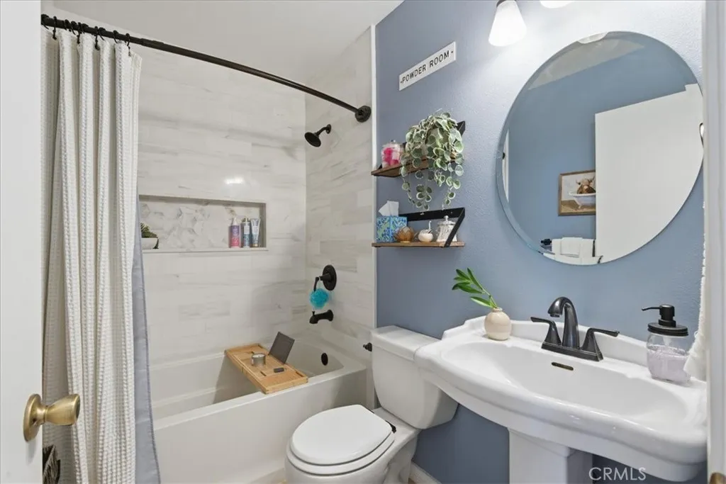 Relaxing hall bath