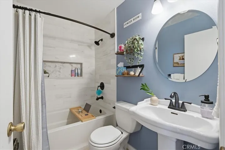 Relaxing hall bath