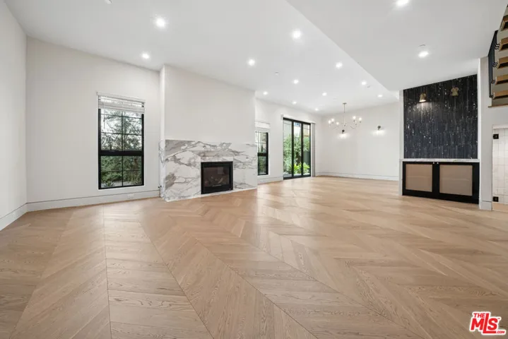 652 Huntley Drive 103, West Hollywood, California 90069