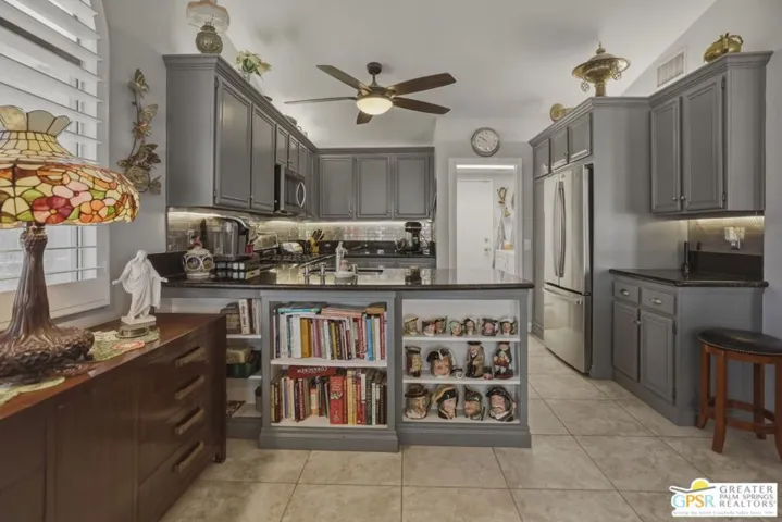Amazing Chefs Kitchen With Pul