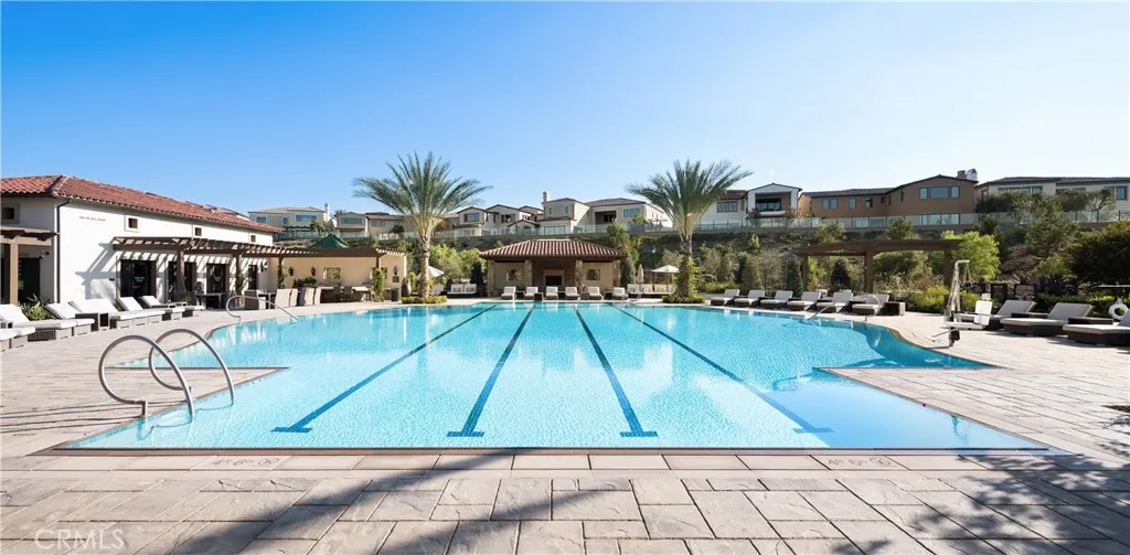 THE RETREAT - zero-edge pool and cabanas