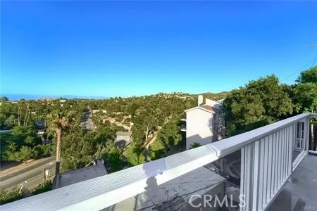 balcony view right