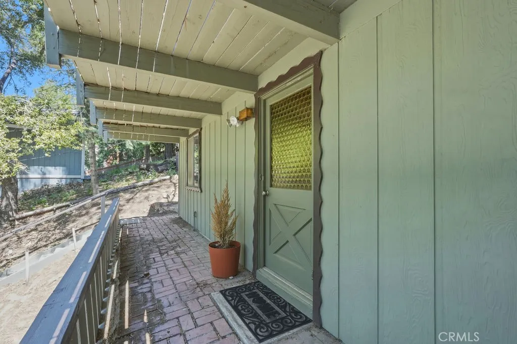 997 Berne, Crestline, California 92325 — photo 4