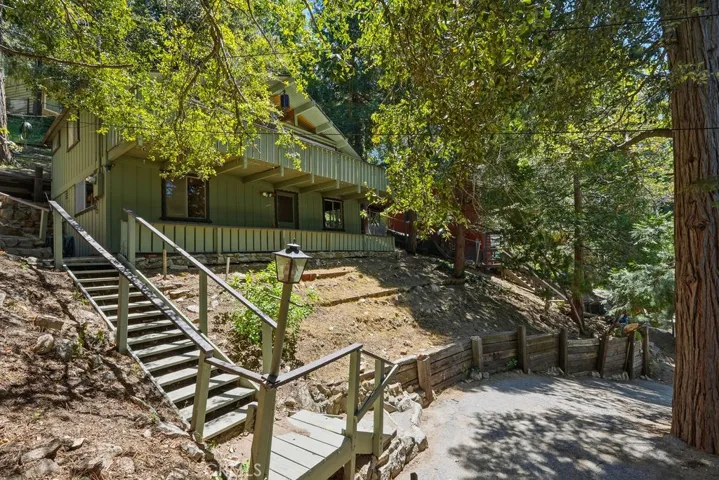 Front with driveway
