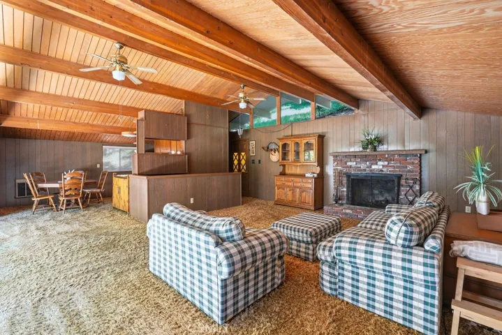 Living room to dining area