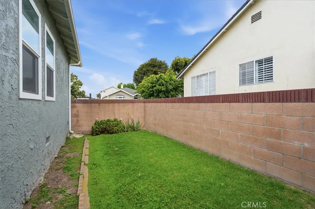 Grassy side yard