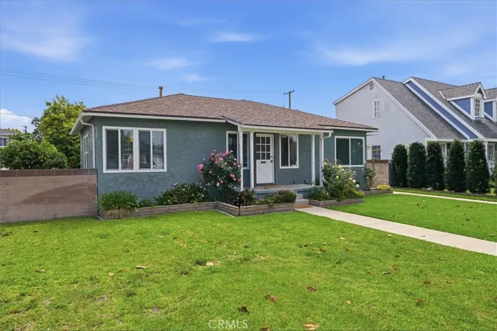 Perfectly manicured front yard