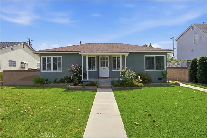 Charming curb appeal!