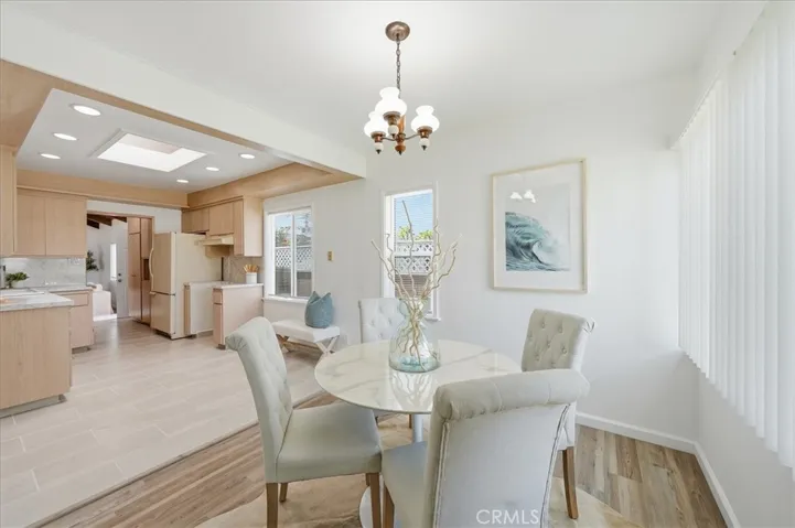 Dining area that flows into kitchen