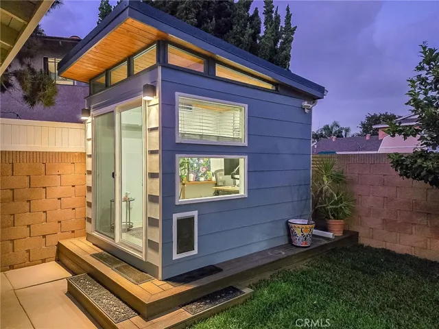 5802 Snowden, Lakewood, California 90713