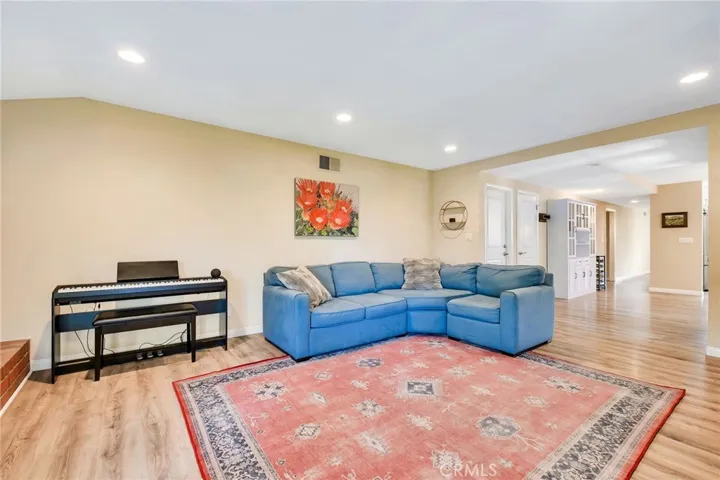 5802 Snowden, Lakewood, California 90713