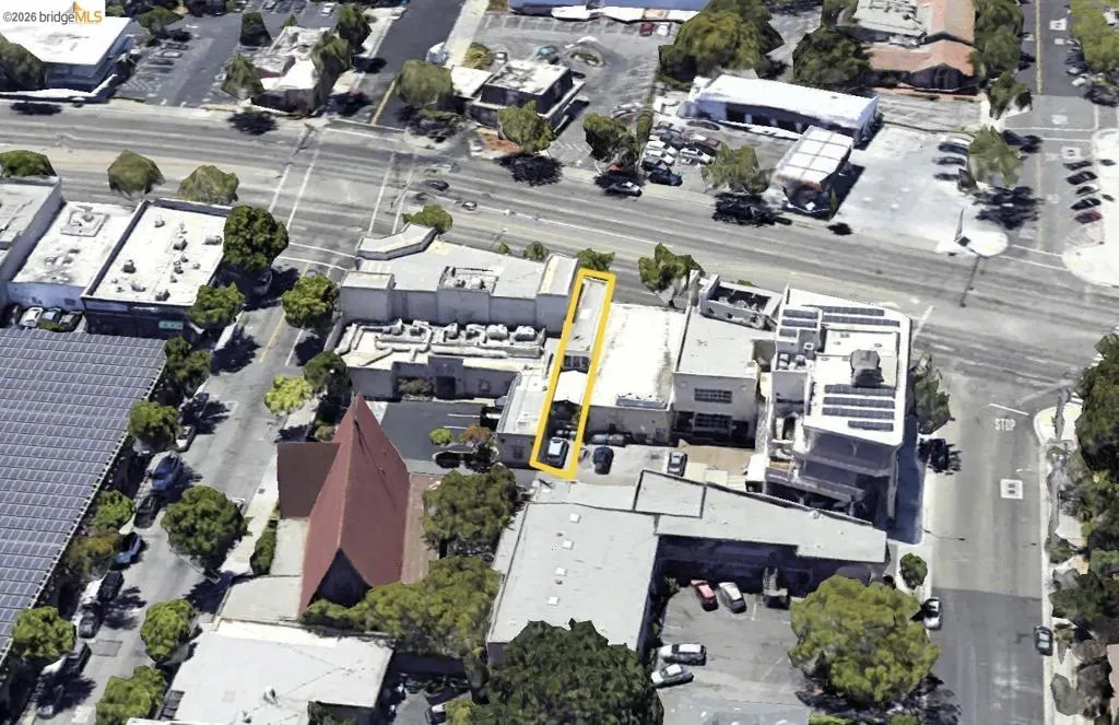 aerial view of property and surrounding area