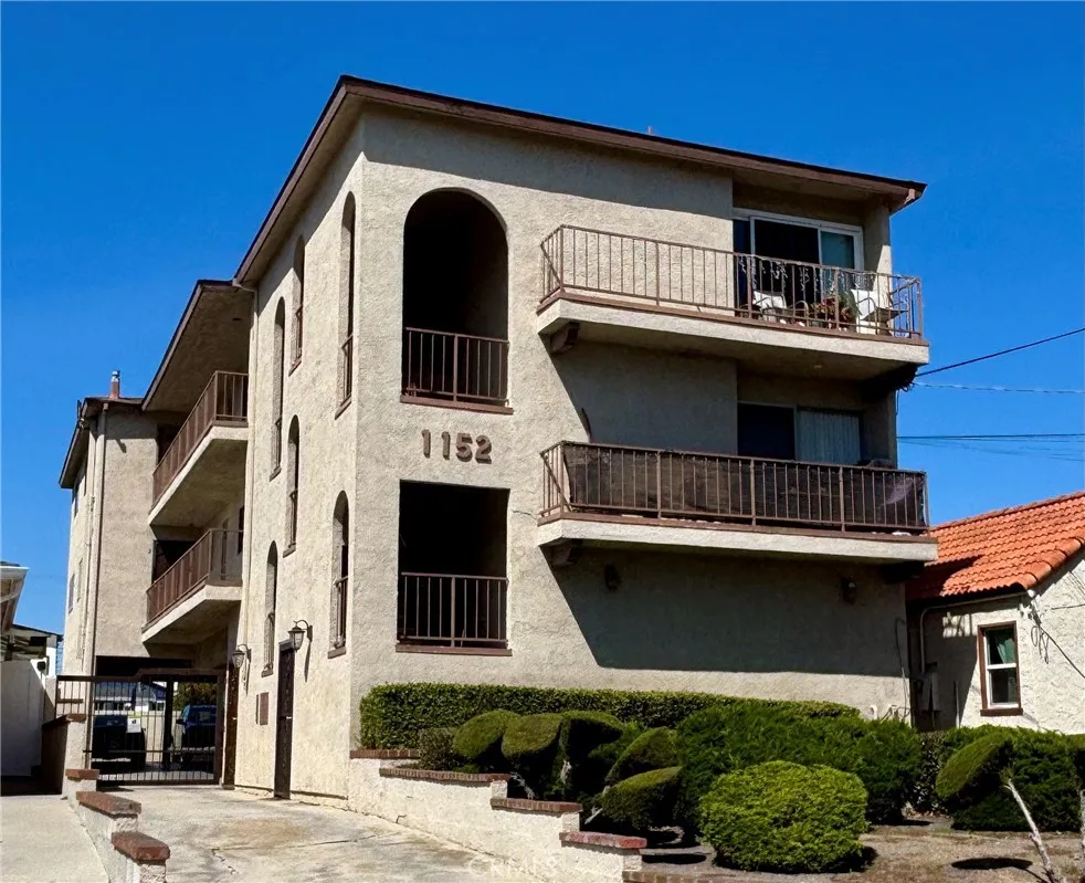 1152 W. 24th St.