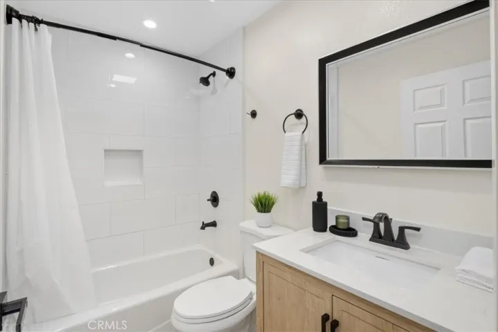 16619 Lake Avenue, Paramount, California 90723