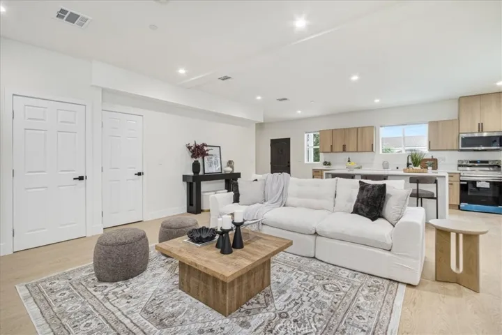 16619 Lake Avenue, Paramount, California 90723