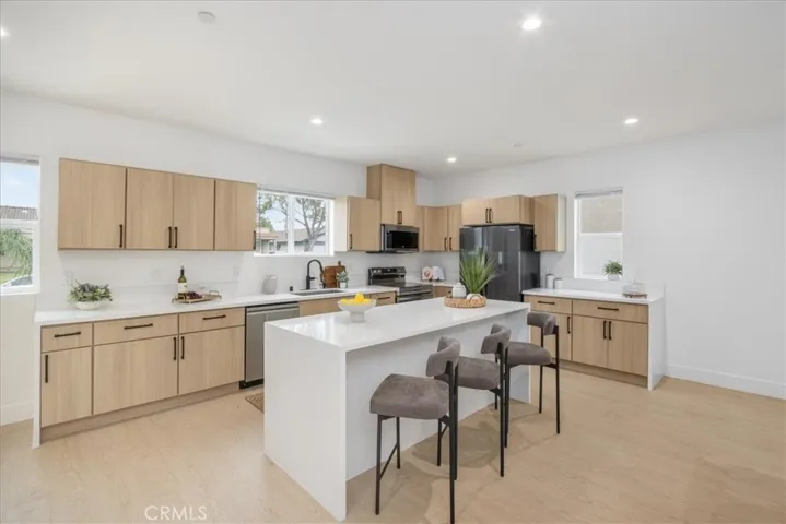 16619 Lake Avenue, Paramount, California 90723