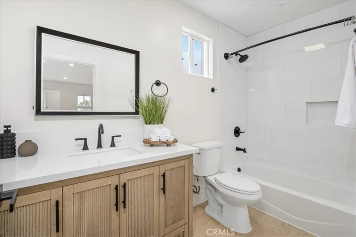 16619 Lake Avenue, Paramount, California 90723