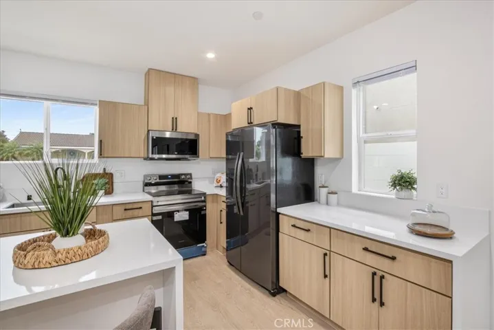 16619 Lake Avenue, Paramount, California 90723