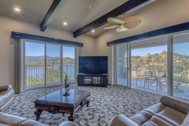 8213 Bass Point, Bradley, California 93426