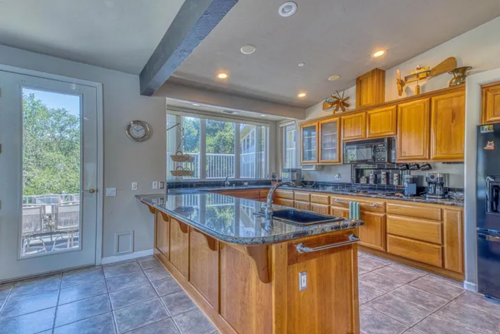 8213 Bass Point, Bradley, California 93426