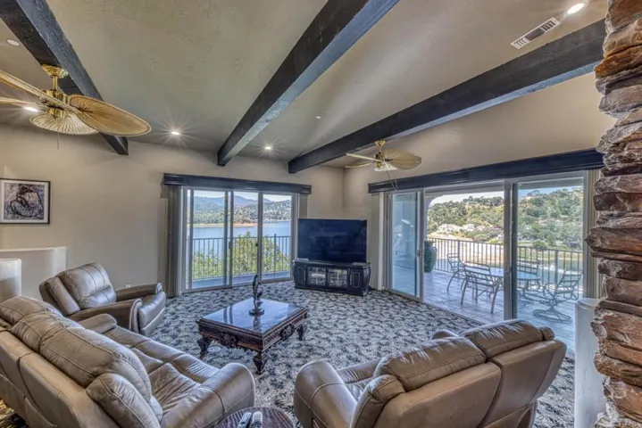 8213 Bass Point, Bradley, California 93426