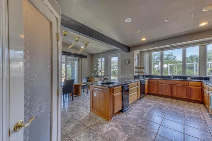 8213 Bass Point, Bradley, California 93426