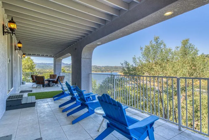 8213 Bass Point, Bradley, California 93426