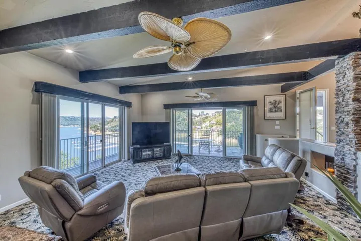 8213 Bass Point, Bradley, California 93426