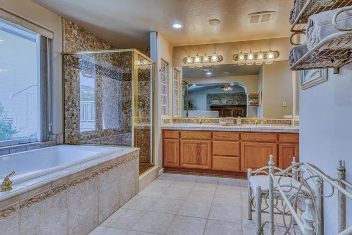 8213 Bass Point, Bradley, California 93426